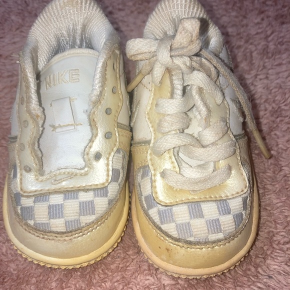 Baby Vintage Nikes - Picture 13 of 13